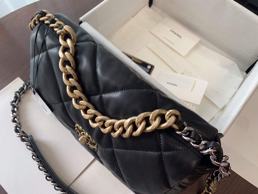 19 Borsa con patta 30 Nero GOATSKIN Finiture dorate