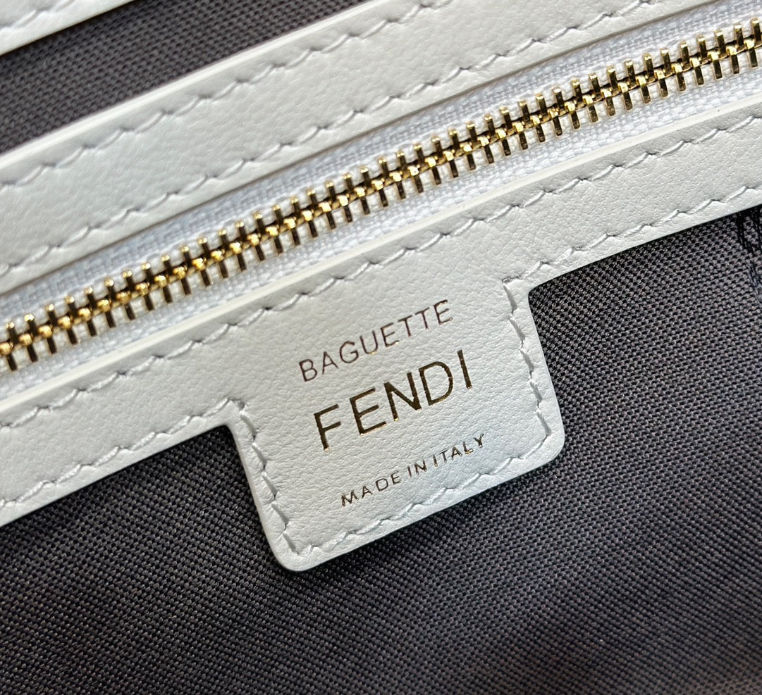 Baguette 27cm Grigio Agnello Hardware in oro