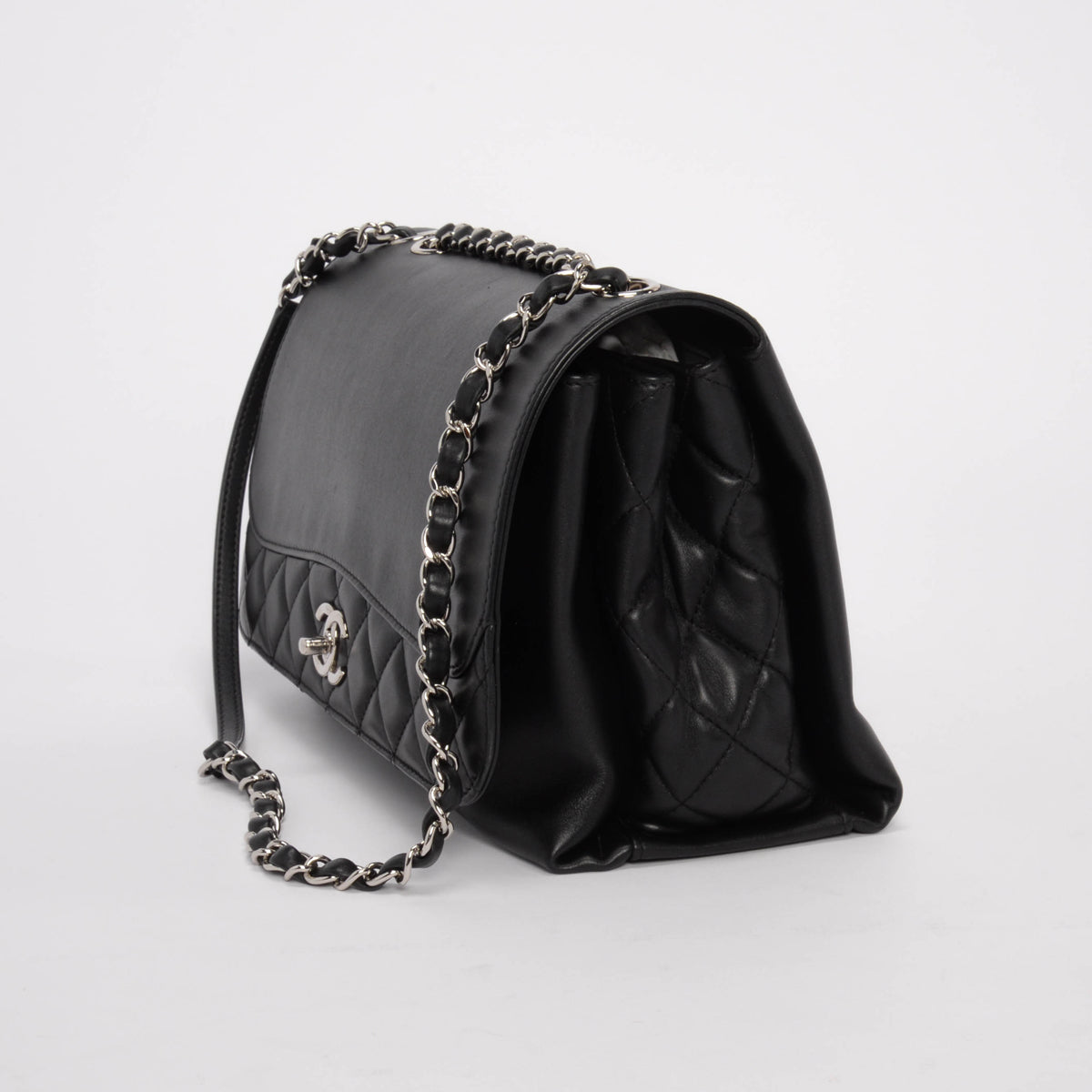 Chanel Medium Tramezzo Bag in agnello nero